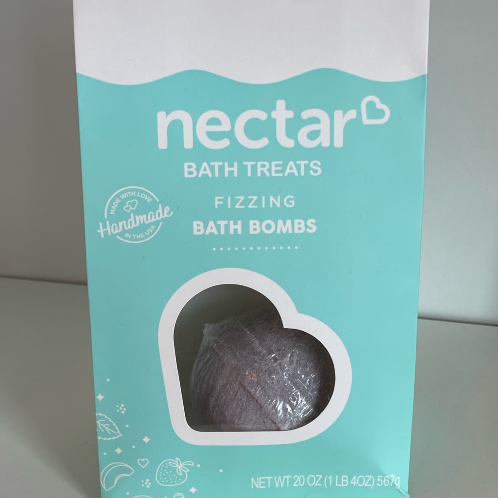 NWT - Nectar Bath Treats Fizzing Bath Bombs with gift bag - Lavender Bomb